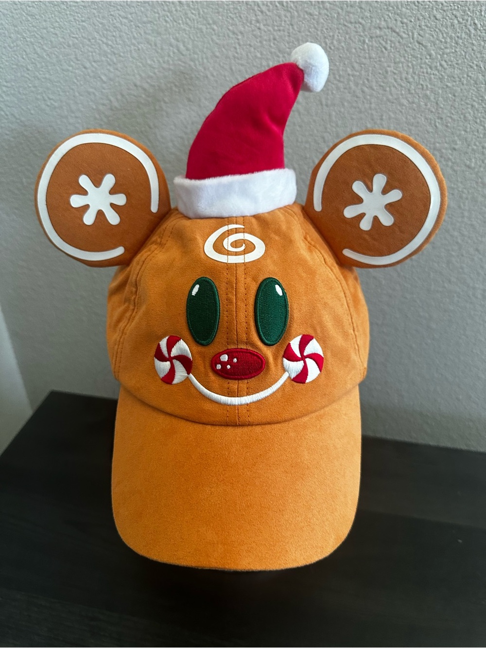 Disneyland Resort Exclusive Santa Gingerbread Holiday Ears Cap.Adult Size.